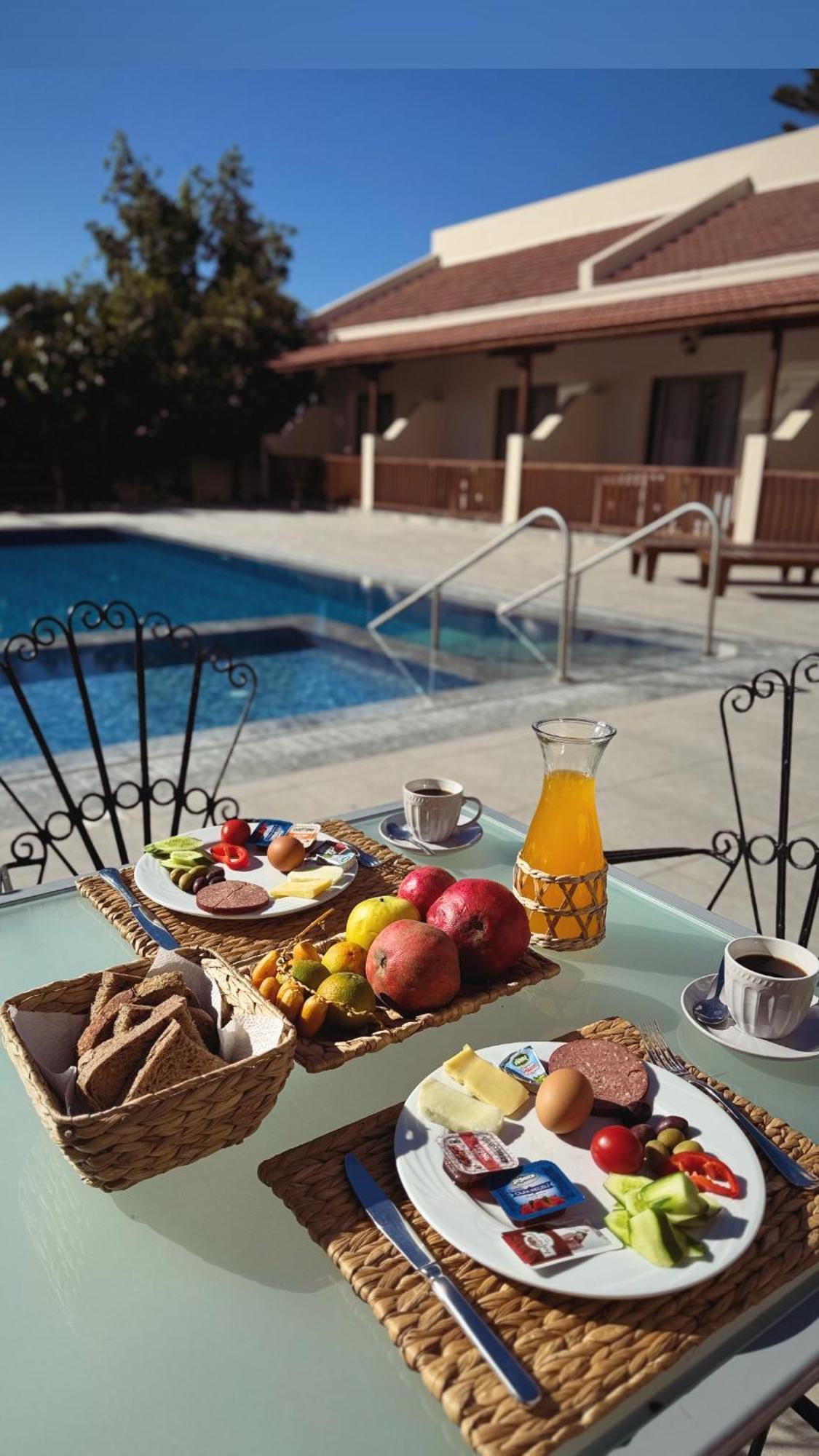 The Horse Farm Hotel Agios Georgios  Exterior photo